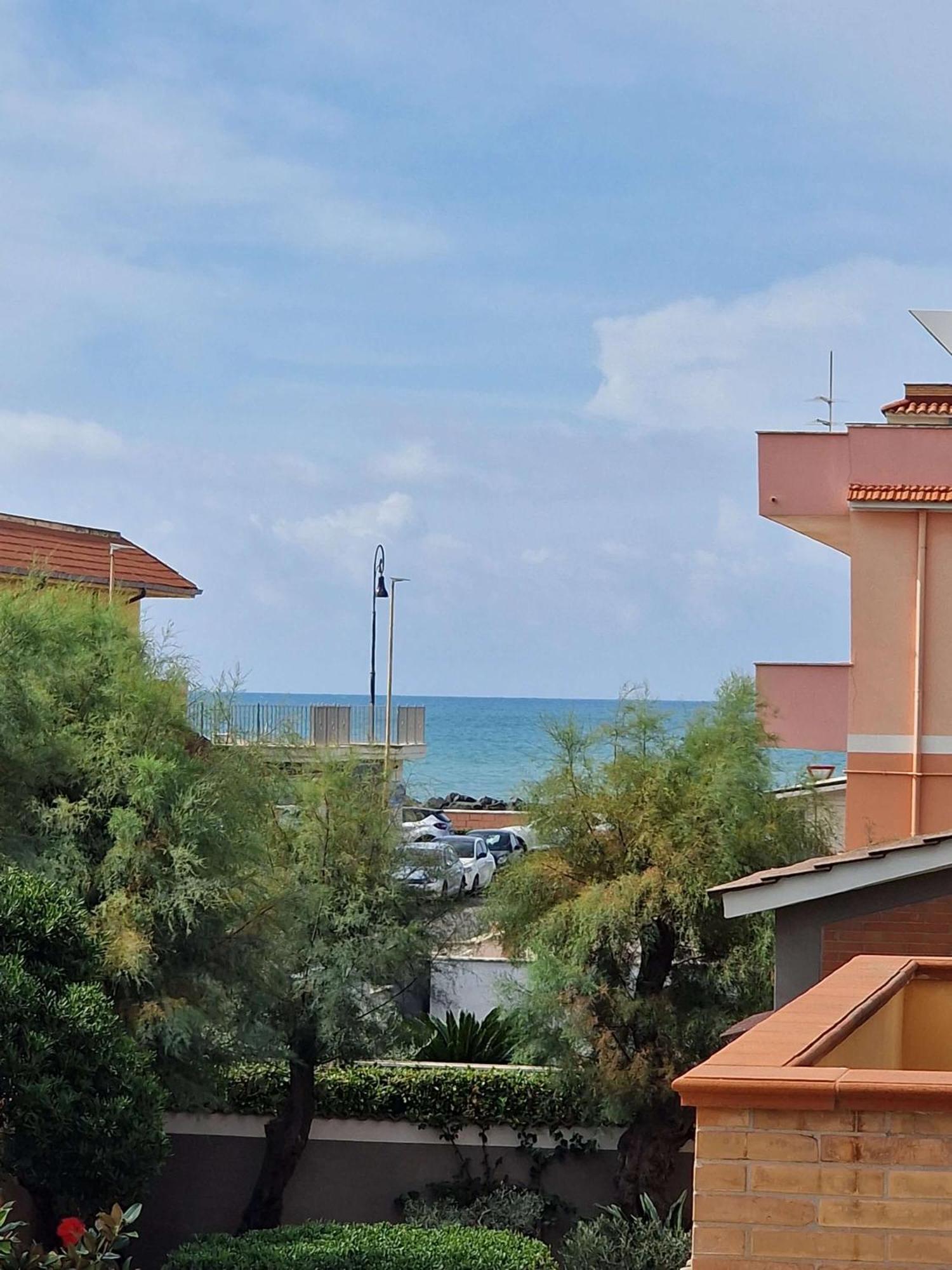 Appartamento Vista Mare House Fiumicino Esterno foto